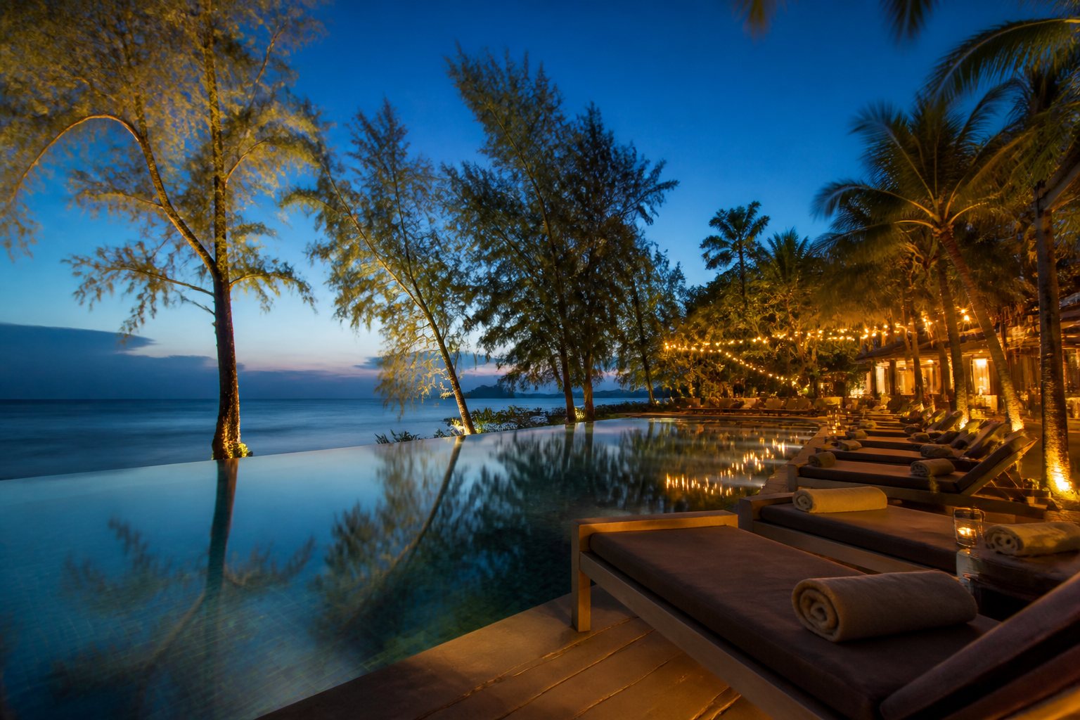 Premium Pool Suite